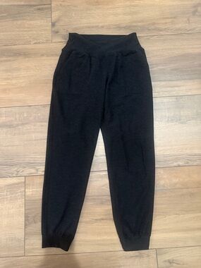 Beyond Yoga Black space dye Jogger - like new - size small